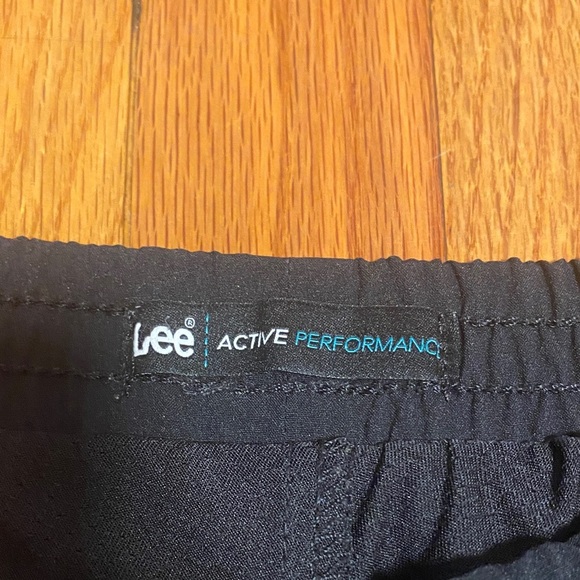 Lee Active Performance Black Women's Skirt with built in shorts - Picture 2 of 5